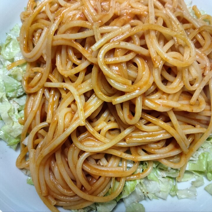 トマトクリームパスタ 乗せごまマヨレタス